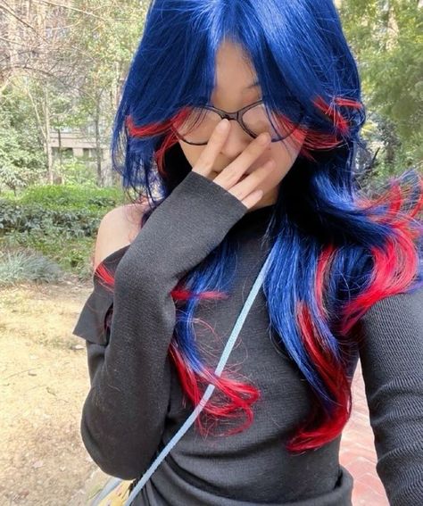 Outgoing Hairstyles, Rindou Haitani Haircut, Ideas To Dye My Hair, Red And Blue Hair Ideas, Black Hair With Pink Tips, Multi Hair Color Ideas, Red Hair Black Tips, Fun Colors For Hair, Peekaboo Color Hair