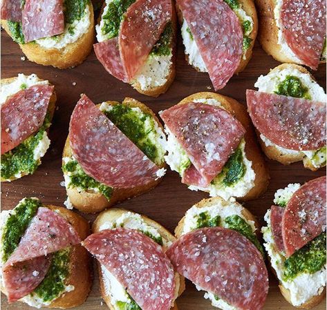 Baguette Appetizer, Salami Appetizer, 7 Course Meal, Ricotta Crostini, Baguette Slices, Crostini Appetizers, Baguette Recipe, Sliced Salami, Bruschetta Recipe