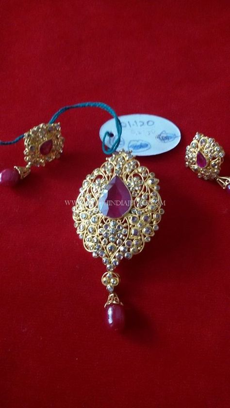 Ruby Pendant Indian, Light Weight Gold Pendant Set, Ruby Haram, Ruby Pendant Set, Saree Pins, Latest Indian Jewellery, Pendant Designs, Choker Necklace Designs, Baby Bangles