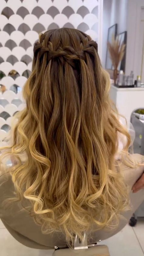 Braided Hairstyles Waterfall, Water Fall Hairstyle Step By Step Video, Beach Waves Middle Part, Waterfall Braid Crown, Waterfall Crown Braid, Bridal Waterfall Braid, Waterfall Braid Wedding Hair, Waterfall Plait, Hairstyles Waterfall