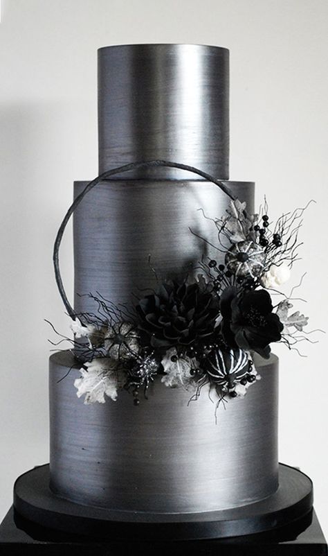 Alternative Wedding Cakes, Halloween Wedding Cakes, Wedding Cake Alternatives, Black Wedding Cakes, Lace Wedding Cake, Floral Wedding Cakes, Romantic Wedding Cake, Amazing Wedding Cakes, White Wedding Cakes