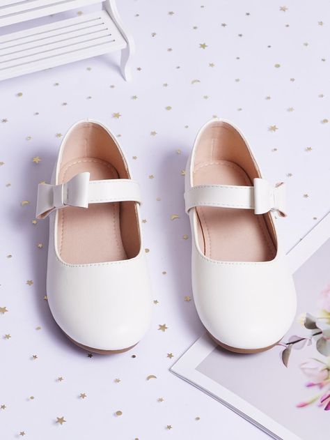 Kids Leather Shoes, Zapatos Mary Jane, Kids Flats, Bow Decor, White Pumps, Mary Jane Flats, Kids Sandals, Girls Bows, White Collar