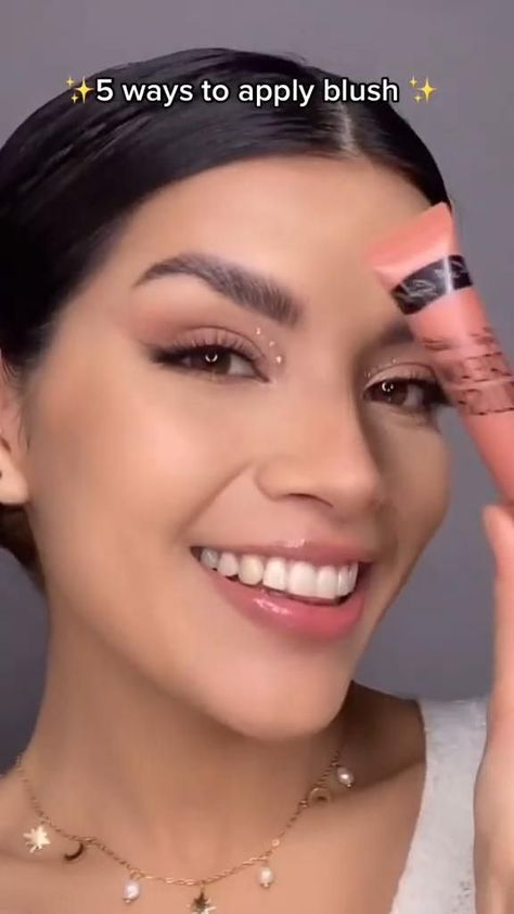 Blush Tutorial, New Makeup Trends, Soft Makeup Looks, How To Apply Blush, Lip Makeup Tutorial, Stunning Hairstyles, Face Makeup Tips, Stunning Makeup, Cream Concealer