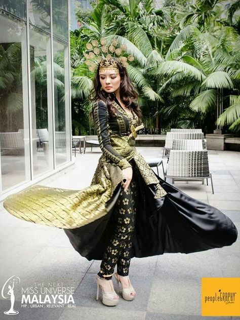 Miss Universe Malaysia 2013 | Carey Ng | National Costume Malaysia Tradisional Clothes, Miss Malaysia National Costume, Malay Costume Traditional, Brunei National Costume, Malay Tradisional Cloth, Malaysian Clothes, Miss Universe Malaysia, Miss Universe National Costume, Cultural Fashion