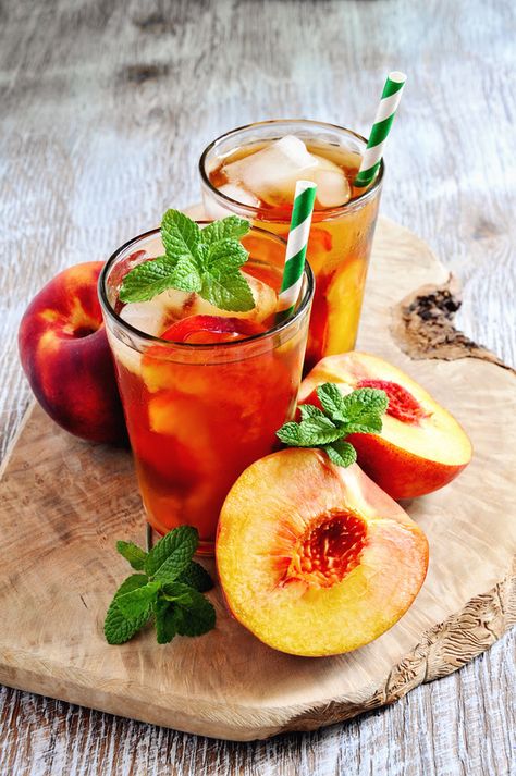 Découvrez les recettes Cooking Chef et partagez vos astuces et idées avec le Club pour profiter de vos avantages. https://www.cooking-chef.fr/espace-recettes/boissons/the-glace-a-la-peche Ice Tea Peche, Healthy Iced Tea, Changer Car, Tea Reading, Cooking Chef, Ice Tea, Fun Drinks, Iced Tea, The Tea