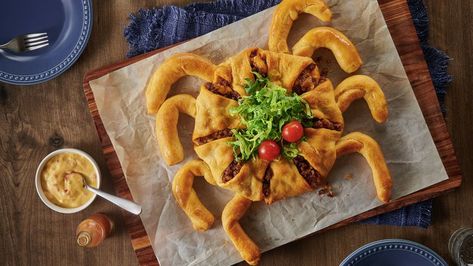 Pillsbury Ideas, Taco Crescent Ring, Crescent Ring Recipes, Taco Ring, Crescent Recipes, Pillsbury Recipes, Crescent Ring, Taco Party, Crescent Roll Recipes