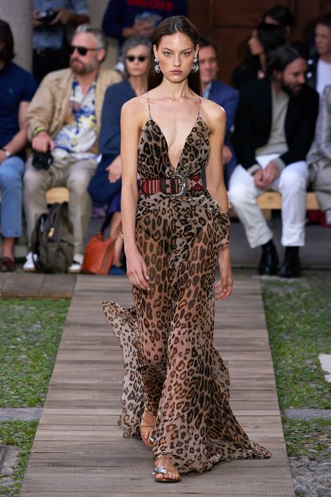 Etro Spring 2020 Ready-to-Wear Fashion Show Collection: See the complete Etro Spring 2020 Ready-to-Wear collection. Look 27