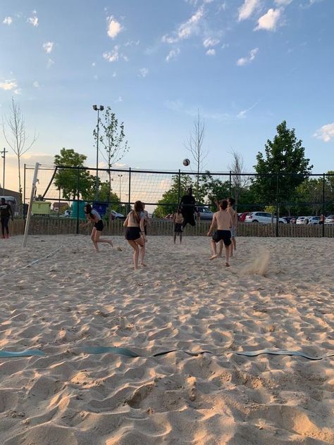 Cousins Beach, Volleyball Inspiration, Beach Volley, Sports Aesthetic, Summer Goals, Beach Volleyball, Summer Bucket Lists, Best Friend Pictures, Summer Dream