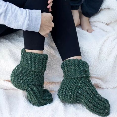 Flat Knit Slippers Knitting Pattern - Gina Michele Knitted Slouch Hat, Crocheted Slippers, Knit Slippers Free Pattern, Knit Slippers, Knitted Slippers Pattern, Knit Baby Booties, Quick Knits, Baby Blanket Knitting Pattern, Sock Knitting Patterns