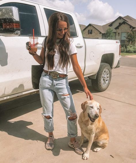 Western Outfits For Moms, Mom Rodeo Outfit, Western Outfits With Mom Jeans, Western Mom Outfits Summer, Western Mama Outfits, Southern Mom Outfits, Country Mom Outfits, Southern Mom Aesthetic, Country Mom Aesthetic