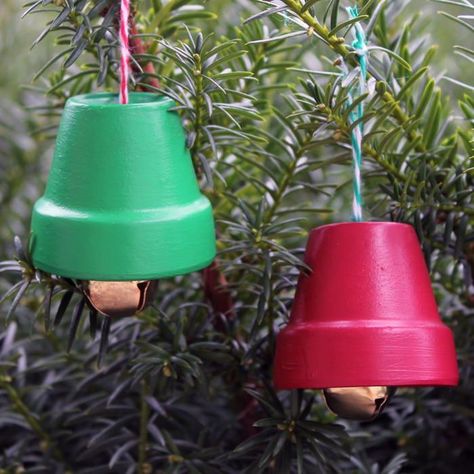 DIY Terra Cotta Bells | This DIY ornament idea is dollar store-friendly! Crismas Tree, Diy Easy Crafts, Christmas Bell Ornaments, Diy Christmas Decorations For Home, Diy Christmas Ornaments Easy, Terra Cotta Pot Crafts, Christmas Pots, Christmas Craft Projects, Flower Pot Crafts