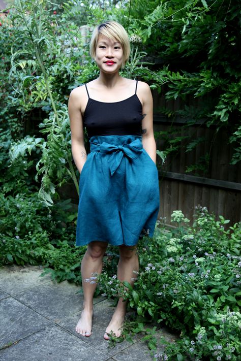 free tutorial, linen culottes (shorts), might be good alt to skirts sans hose for next summer. 1.5 yds IL019  (can also just shorten wide leg trousers pattern?) Linen Trouser Pattern, Pattern For Shorts For Women, Skirt Shorts Pattern, Wide Leg Shorts Pattern, Linen Shorts Pattern, Culotte Pattern, Modern Dress Patterns, Culottes Pattern, Culottes Shorts