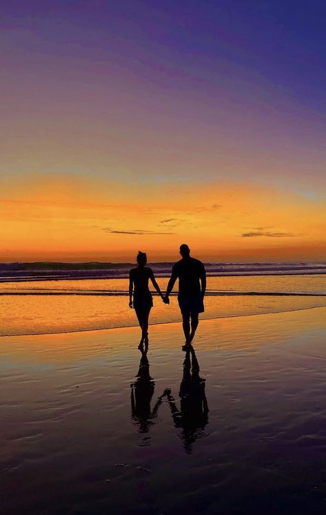 Beach Walk Couple, Couples On Beach, Couple At The Beach, Couples Beach Photography, Couple Moments, Honeymoon Photos, Love Backgrounds, Couples Vibe, Great Love Stories