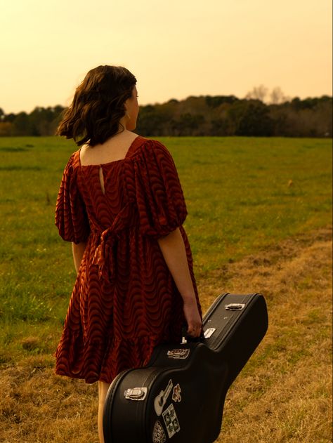 #aesthetic #vintage #musician #seniorpictures #photography #portrait #guitar Senior Picture Ideas Artist, Street Senior Pictures, Musician Aesthetic Outfits, Senior Pictures With Guitar, Willow Avalon, Recital Photoshoot, 70s Academia, Guitar Senior Pictures, Musician Photoshoot