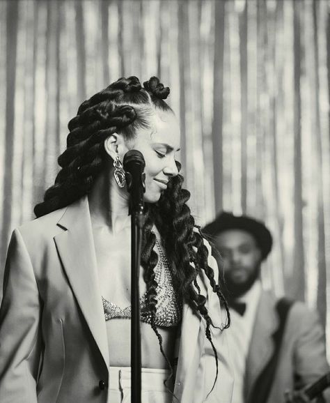 Alicia Keys Fashion, Alicia Keys Style, Outfits Uni, Alicia Keys Braids, Hair Twists, Afro Curls, Stunning Hairstyles, Braid Hairstyle, Twist And Shout