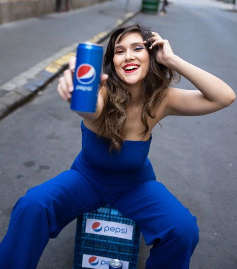 👩🏻 @bubblegumbee_ ♥️ 💄 @dydo_makeup 💙 #fashion #fashionphotography #photography #photoshoot #pepsi #pepsihungary #coke #hungariangirl… | Instagram Pepsi Campaign, Pepsi Aesthetic Girl, Beyonce Pepsi Commercial, 90s Pepsi Ad, Hungarian Girls, Pepsi Memes Hilarious, Fashion Photography, Makeup, Photography