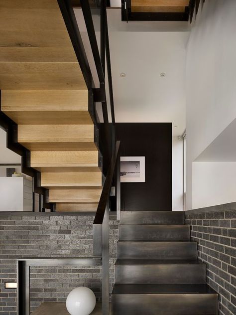 Split-Level Homes: Ideas and Inspiration Circular Stairs, Minimal Modern Design, House Staircase, Split Level House, Simple House Design, Home Stairs Design, Corner House, Row House, Flipping Houses