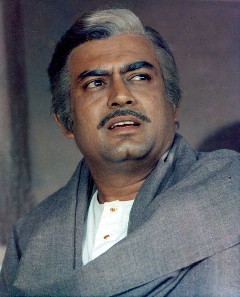 Old Bollywood Movies, Sanjeev Kumar, Film Tips, Old Film Stars, Cute Love Photos, Film World, Bollywood Pictures, National Film Awards, Bollywood Cinema