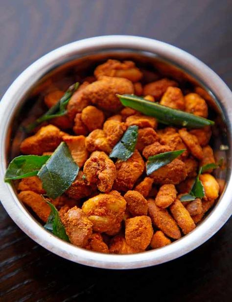 Try this recipe for masala nuts from chef Dhruv Mittal at DUM Biryani house in London. These flavoursome nuts are super easy to make, vegan and gluten free, plus they make for a great dinner party snack Vegan Dinner Party, Party Mix Snacks, Vegan Chilli, Beer Snacks, Party Bites, Dum Biryani, Vegan Party, House In London, Nut Recipes