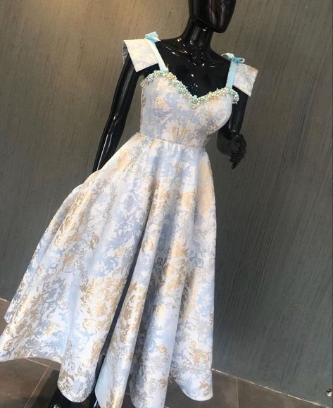 Brocade Flare Dress Styles, Flare Dress Styles, Brocade Designs, Gown For Kids, Lace Dress Classy, Ankara Dress Designs, Shweshwe Dresses, African Fabric Dress, Long Fitted Dresses