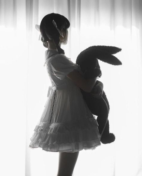 ♡ Creepy Cute Aesthetic, Halloween Parejas, Creepy Core, White Goth, Doll Aesthetic, Angel Aesthetic, Poses References, Creepy Dolls, Bunny Plush