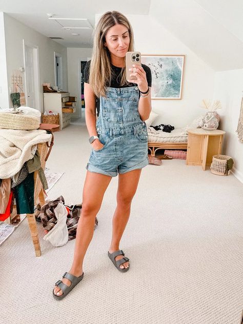 Free People Ziggy Shortalls, Womens Shortalls Outfit, Ziggy Shortalls Outfit, Free People Shortalls, Womens Overalls Outfits Summer, Womens Overalls Outfits, Ziggy Shortalls, Effortless Summer Outfits, Overalls Outfit Summer