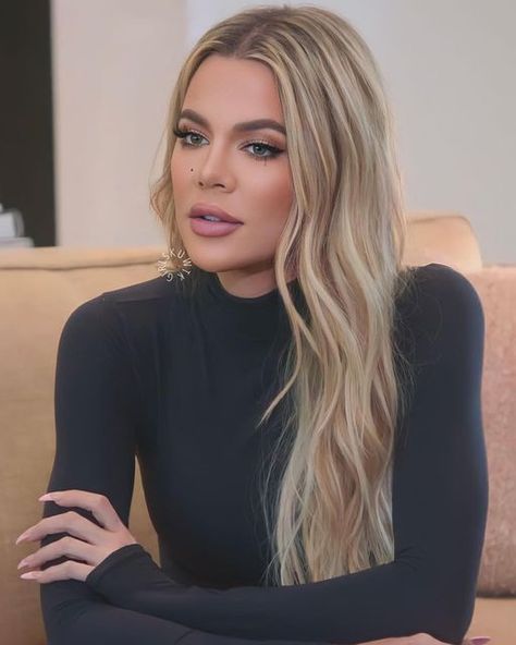 Chloe Kardashian Hair, Khloe Kardashian Blonde Hair, Khloe Kardashian Blonde, Khloe Kardashian Makeup, Khloe Hair, Estilo Khloe Kardashian, Khloe Kardashian Hair, Blonde Hair Goals, Khloe Kardashian Style