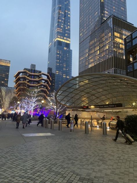 Hudson Yards Nyc, New York City Winter, New York Aesthetic Winter, Christmas In Nyc, Winter In New York, Nyc Christmas, I Love Nyc, Hudson Yards, City Lifestyle