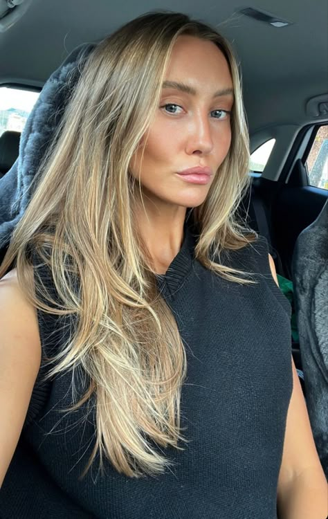 Gabi Sullivan, India Quotes, Honey Blonde Hair Color, Brunette Hair With Highlights, Light Blonde Hair, Honey Blonde Hair, Dark Blonde Hair, Blonde Hair Inspiration, Blonde Hair Looks