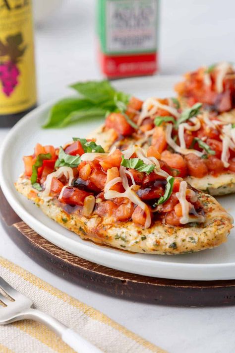 This Trader Joe's Bruschetta Chicken only uses 5 main ingredients, but is bursting with flavor! It's a light and healthy meal when served with a green salad. Or, serve it over pasta or rice. Either way, you'll love how this dish will be on your table in about 15 minutes! This dinner recipe are made with Trader Joe's ingredients: Trader Joe's Bruschetta Sauce, balsamic glaze, an arugula. It is perfect for an Trader Joe's easy meal! Bruschetta Trader Joes, Trader Joe’s Bruschetta Sauce, Trader Joes Bruschetta Recipes, Trader Joe’s Bruschetta, 4 Ingredient Trader Joes Meals, Trader Joe’s Balsamic Glaze Recipes, Bruschetta Sauce, Balsamic Glaze Recipes, Steak And Broccoli