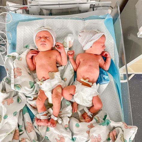 Twinmom.com on Instagram: “#tbt in honor of 7 weeks today!⁠ ⁠ Callie & Ellis were born at 36 weeks 4 days and 4lbs 9oz. They avoided the NICU but nurses called them…” Nicu Twins, Birth Videos, 36 Weeks, Best Of Friends, Newborn Twins, Nicu Nurse, After Birth, Dream Career, Twin Mom