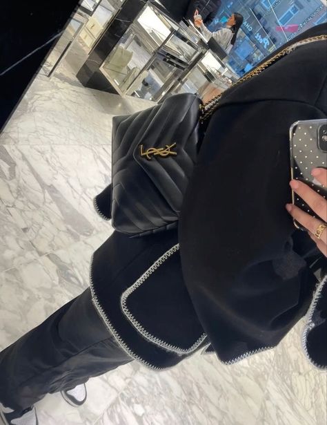 Bag Instagram Story, Ysl Bag Outfit, Ysl Loulou Bag, Black Bag Outfit, Bag Ysl, Ysl Saint Laurent, Dream Bag, Bag Outfit, Saint Laurent Bag