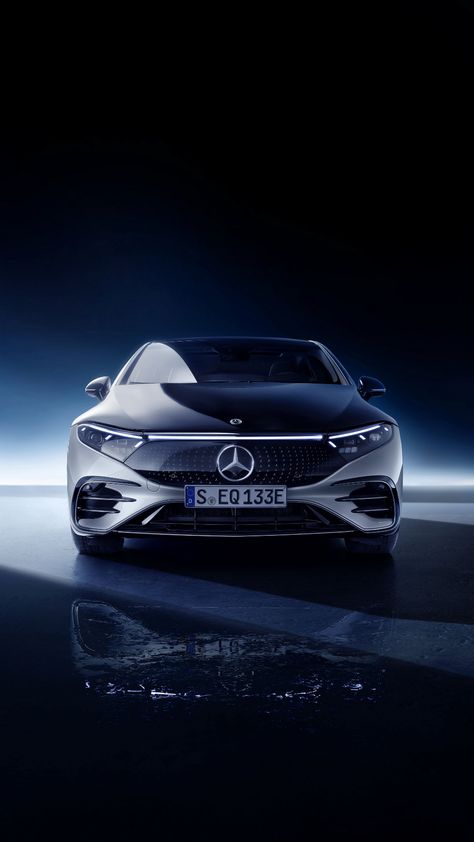 2022 Mercedes-Benz EQS Luxury EV Has 479-Mile Range, Opens And Closes Its Own Doors | Carscoops Mercedes Electric Car, Benz Eqs, Wallpaper Gelap, Juventus Wallpapers, Merc Benz, Cool Truck Accessories, Dream Cars Mercedes, Mclaren Cars, Sports Car Wallpaper