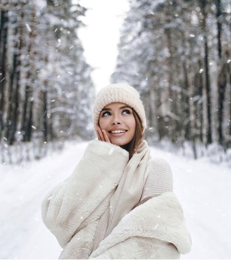 Posing In Snow, Snow Self Portrait, Snow Portraits Women, Winter Portrait Photography Snow, Winter Portraits Woman, Snow Photo Ideas Instagram, Snow Poses For Instagram, Snow Portrait Photography, Snow Photography Ideas