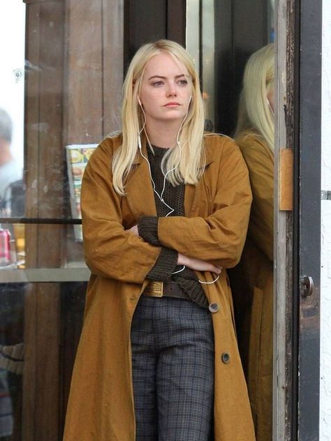 Maniac Inspo- Annie - Album on Imgur Emma Stone Outfit, Emma Stone Blonde, Mustard Coat, Emma Stone Style, Easy Girl, Blonde Actresses, Blonde Woman, Emma Roberts, Emma Stone