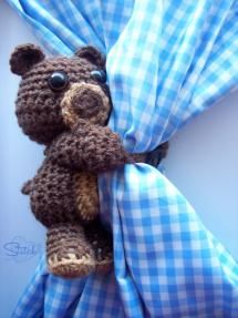 20 Free Patterns for Crochet Curtain Tie-Backs: Teddy Bear Curtain Tie-Back Free Crochet Pattern Quick Crochet Projects, Confection Au Crochet, Crochet Curtains, All Free Crochet, Crochet Bear, Crochet Home, Love Crochet, Crochet For Kids, Baby Ideas