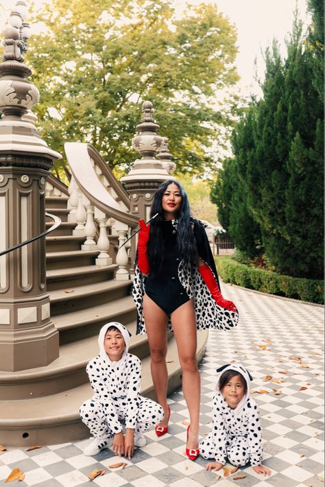 Family Halloween costume Dalmatians Family Costume, Cruella Deville Costume And Dalmation, Mum And Daughter Halloween Costumes, Mom And Daughters Halloween Costumes, Mother Daughter Halloween Costume Ideas, Mom And Daughter Costumes Halloween, Mom And Daughter Halloween Costume Ideas, Mother And Daughter Halloween Costumes, 101 Dalmations Costume Family