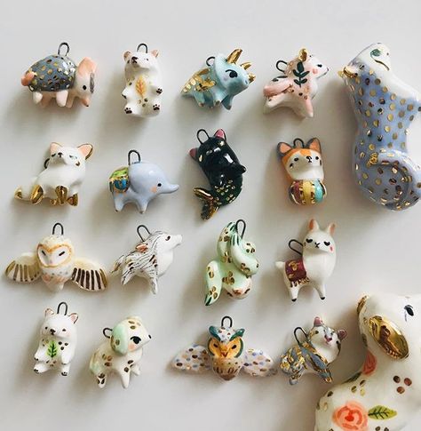 Clay Animals, Ceramic Animals, Cute Clay, Arte Sketchbook, Clay Art Projects, Sculpture Clay, Clay Charms, Ceramic Jewelry, Dry Clay