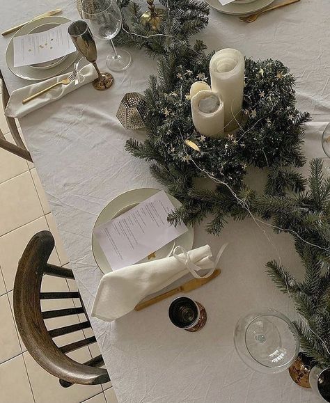 Neutral Moodboard, Decor Natal, Xmas Table Decorations, Xmas Wallpaper, Inspiration Aesthetic, Christmas Feeling, Christmas Inspo, Winter Vibes, Christmas Room