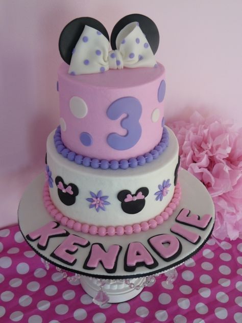 pink and purple minnie mouse cake Purple Minnie Mouse Cake, Minnie Mouse Ideas, Minnie Mouse Cookies, Minnie Mouse Birthday Cakes, New Birthday Cake, Disney Birthday Cakes, Bolo Minnie, Minnie Cake, Friends Cake