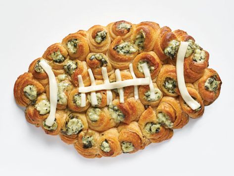 What more could you want than this football-shaped pull-apart loaf for game day? Football Themed Food, Gameday Recipes, Pull Apart Loaf, Souper Bowl, Easy Vegetables, Spinach Rolls, Card Night, Pinwheel Appetizers, Football Parties