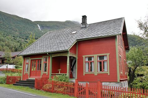 Red House Trim Colors, Norwegian Houses, Red House Exterior, Norwegian Cottage, Cottage Colors, Red Cabin, Norwegian House, Red Houses, Exterior House Colors Combinations