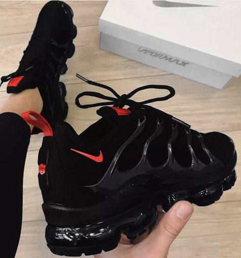 Black Nike Sneakers, Black Nike Shoes, Jordan Shoes Girls, Custom Nike Shoes, Peplum Tops, All Nike Shoes, Nike Air Shoes, Shoes Sneakers Nike, Cute Nike Shoes