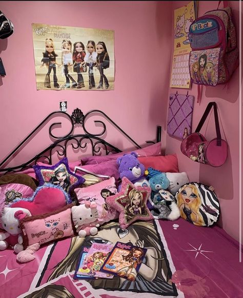 Bratz Room Decor, Bratz Bedroom, Early 2000s Bedroom, Emo Rooms, Early 2000s Room, Bratz Room, 2000s Room Decor, 2000s Bedroom, 2000s Room