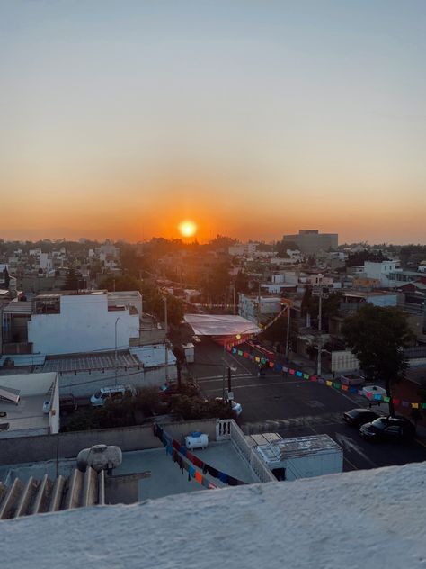 Mexico City | sunrise | morning glow | orange | streets waking up | people at work | mexican flags | papel picados City Sunrise, People At Work, Mexican Flags, Early Mornings, Working People, Insta Stories, Mexico City, Insta Story, Early Morning