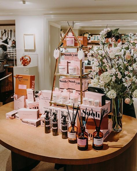 Soohyang수향秀香 no Instagram: “We officially launched at Bergdorf Goodman - a NYC institution that has enchanted New York shoppers since 1899! We are thrilled to be part…” Candle Pop Up Shop Display Table Ideas, Candle Pop Up Shop Ideas, Candle Pop Up Shop Display Ideas, Candle Display Retail, Candle Display Ideas, Candle Booth Display, Candle Booth, Vendor Table Display, Table Booth