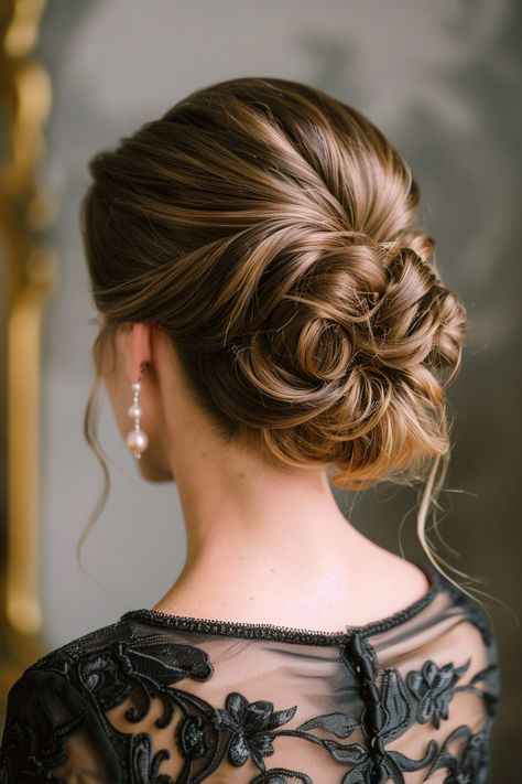 Cute Fall Hairstyles, Loose Chignon, Half Up Curls, Long Sleek Hair, Mother Of The Bride Hair, Twisted Updo, Updos For Medium Length Hair, Chic Hairstyles, Sleek Hairstyles