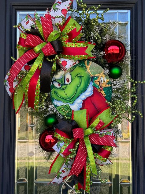 Christmas Front Door Decor, Monster Christmas, Grinch Wreath, Christmas Florals, Christmas Front Door, Front Door Christmas Decorations, Glitter Ball, Grinch Christmas Decorations, Fun Wreath