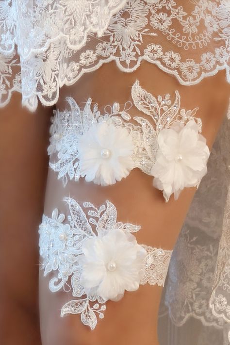 Bride Lingerie Wedding Day, Wedding Garter Diy, Table Scape Ideas, Garter Set Wedding, White Lace Garter, Thigh Band, Bride Plus Size, Lace Garter Set, Bridal Belts