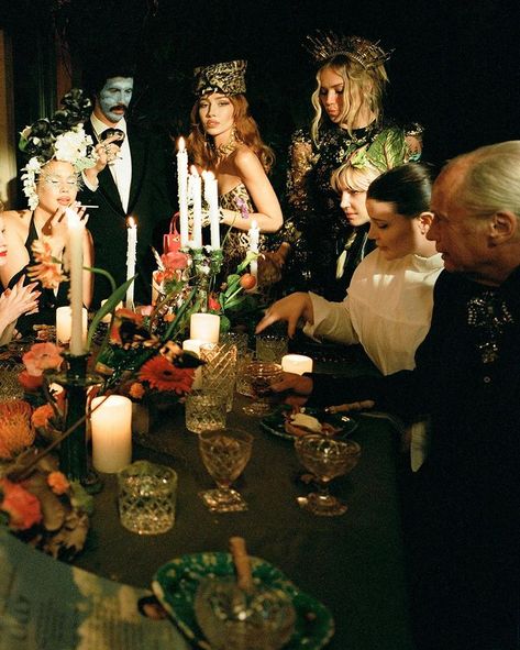 Halloween Dinner Party Outfit, Celebrity Halloween Party, 1970s Hollywood Aesthetic, Coven Dinner Party, Elevated Halloween Party, Surrealist Dinner Party, Chic Halloween Dinner Party, Party Concept Ideas, Saltburn Party Scene